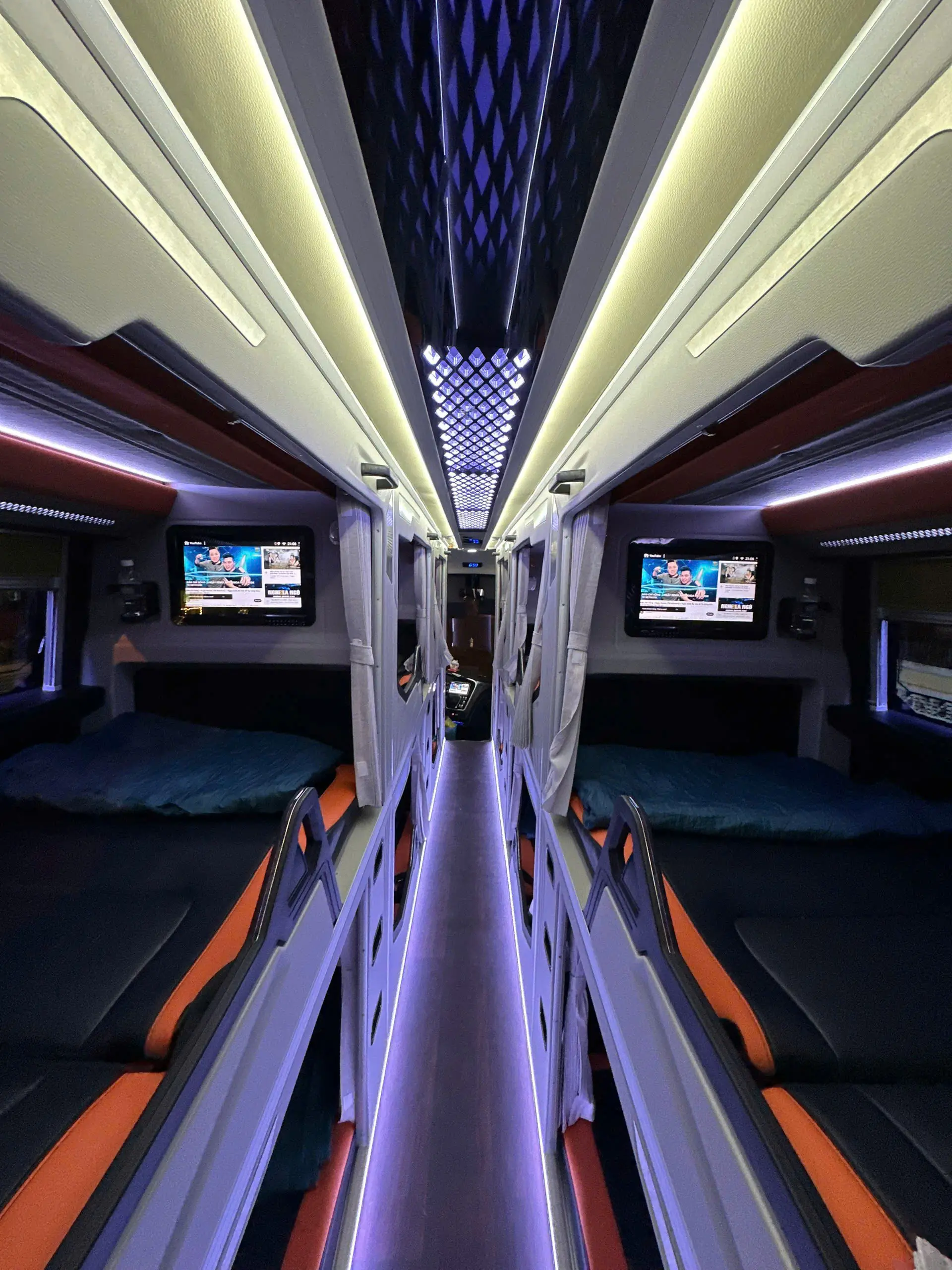 limousine 21 cabin cúc tùng