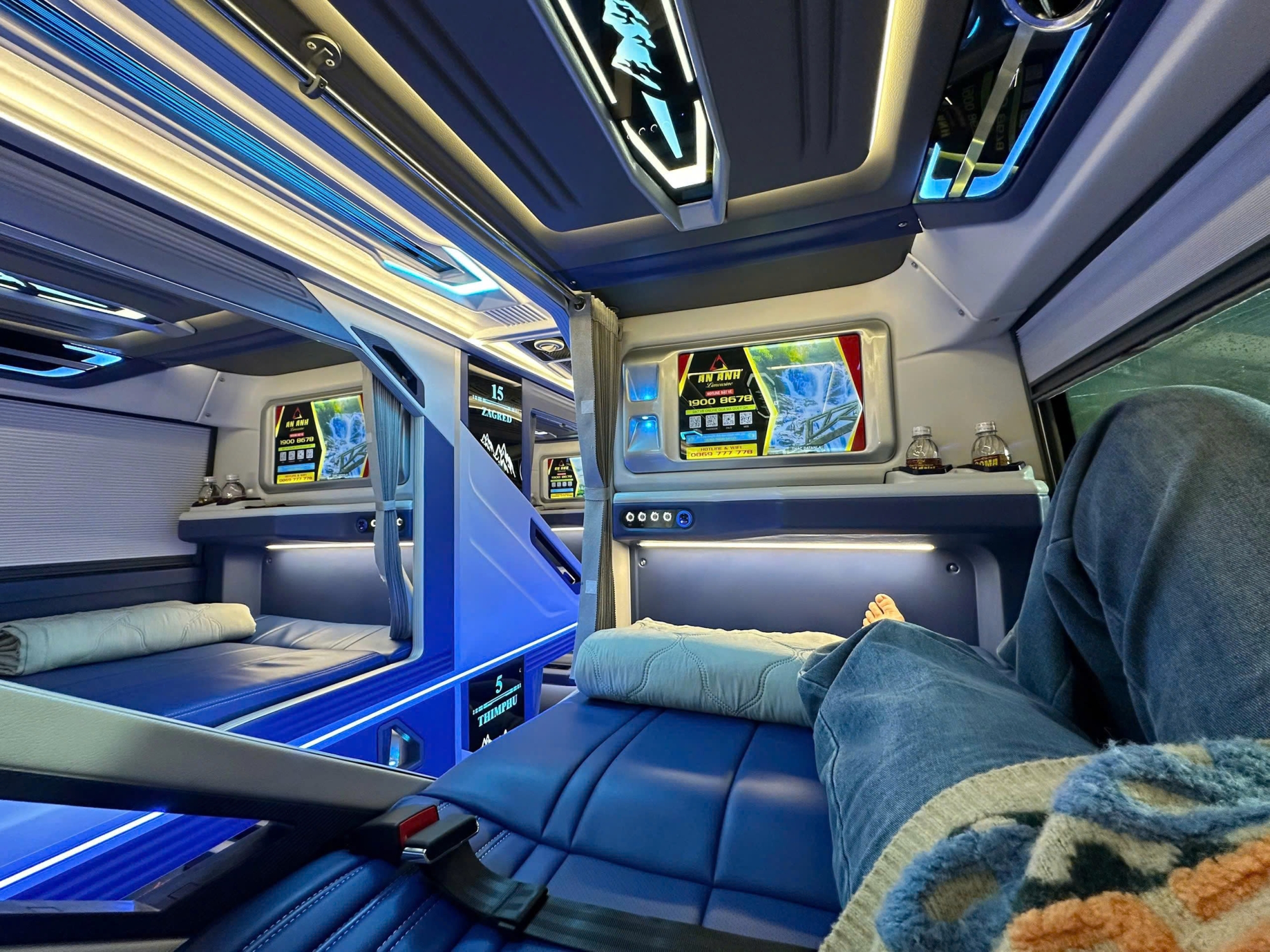 Xe limousine 24 cabin đôi