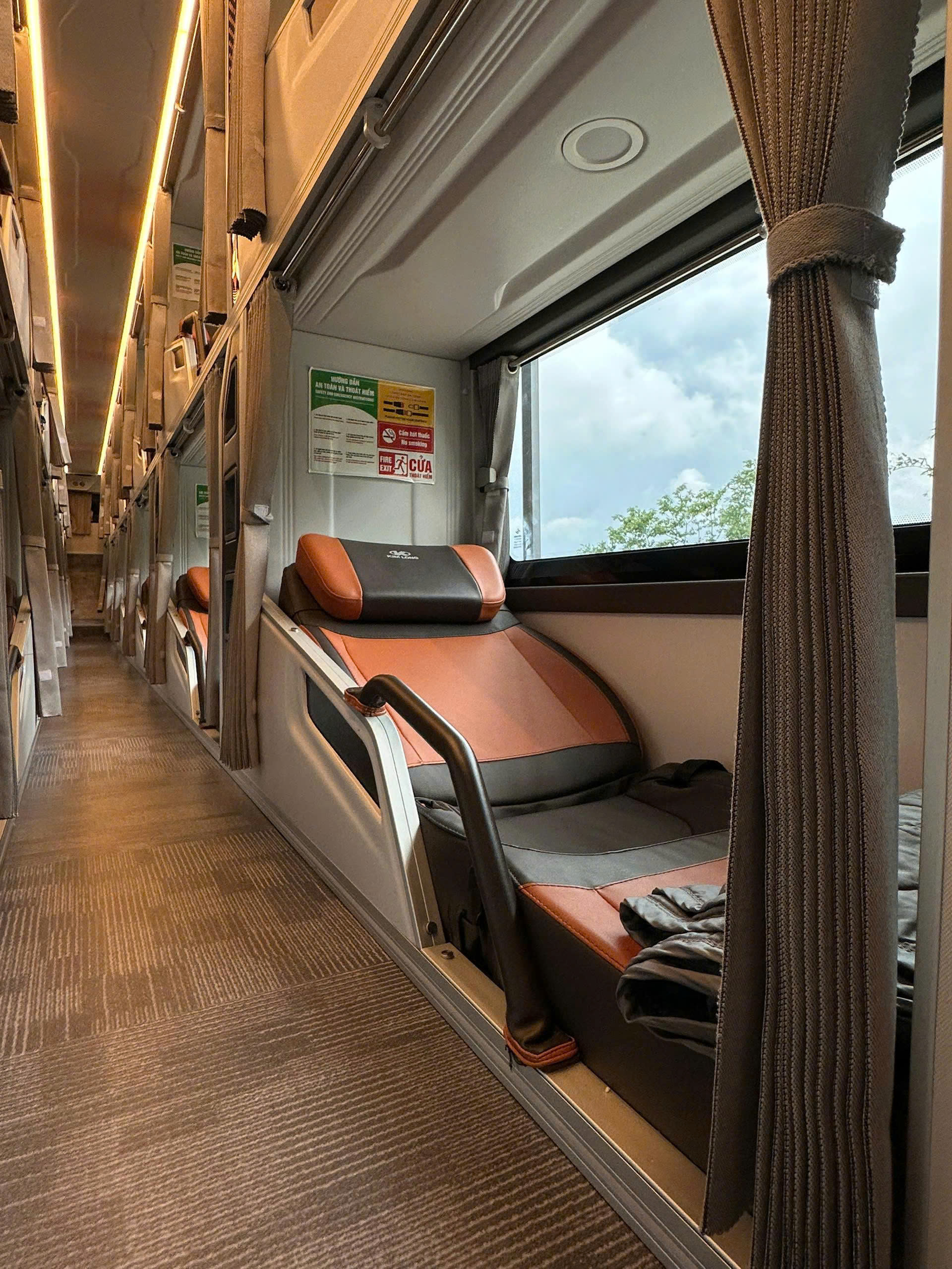 xe limousine 34 giường đơn